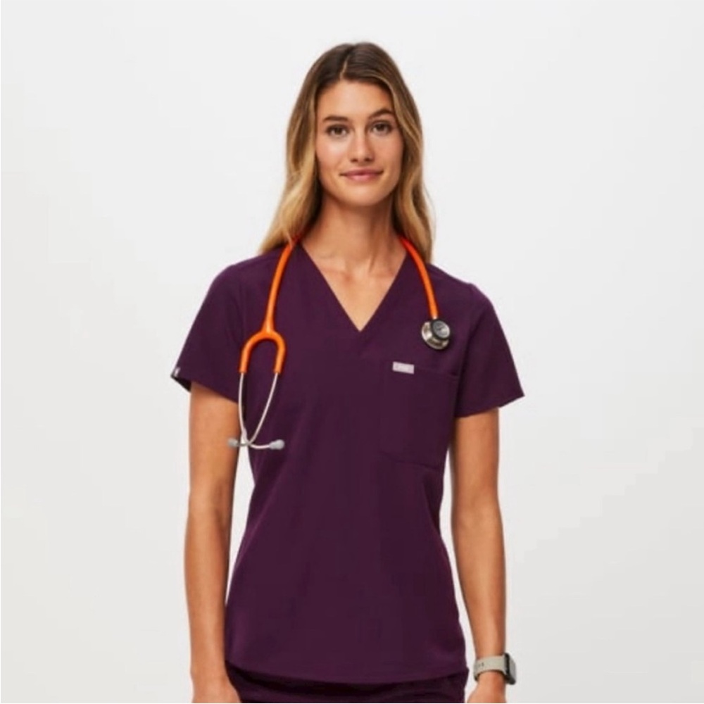 Deep purple slim Catarina scrub top